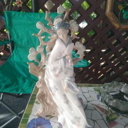 Lladro Geisha Sitting On A Tree