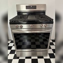 Frigidaire Gallery 30 Inch 5 Burner, Freestanding Gas Range with Air Fry – New York, NY