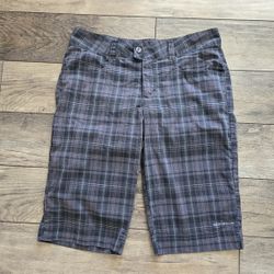 Columbia Titanium Omni Shade Gray Plaid Womens Size 8 Shorts 