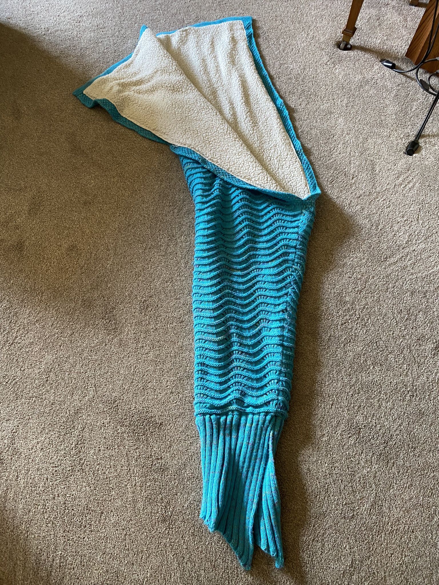 Catalonia Mermaid Tail Sherpa Blanket