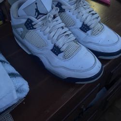 Jordan 4 Midnight Navy  size 11