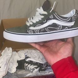 Old SKool (peace Paisley) Grape Lea 