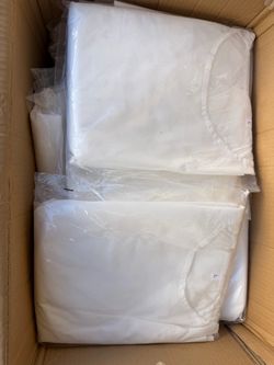 DISPOSABLE ISOLATION GOWNS