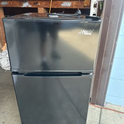 Mini Refrigerador  Arctic  King.