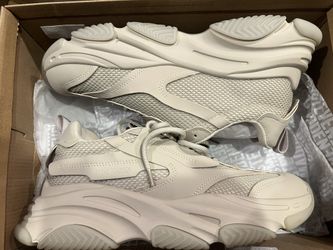 Steve Madden Possess Size 10.5