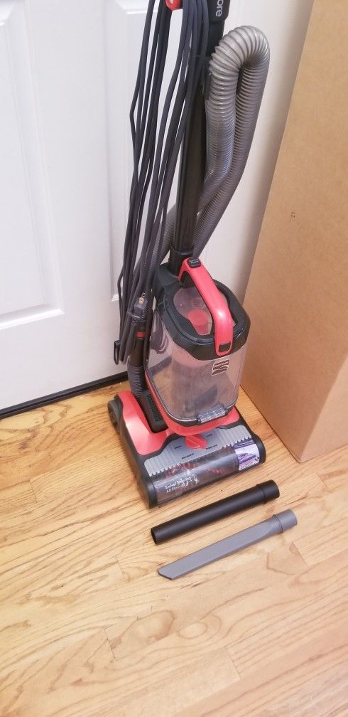 NEW cond  KENMORE VACUUM WITH COMPLETE ATTACHMENTS  , AMAZING POWER SUCTION  , WORKS EXCELLENT  , IN THE BOX 