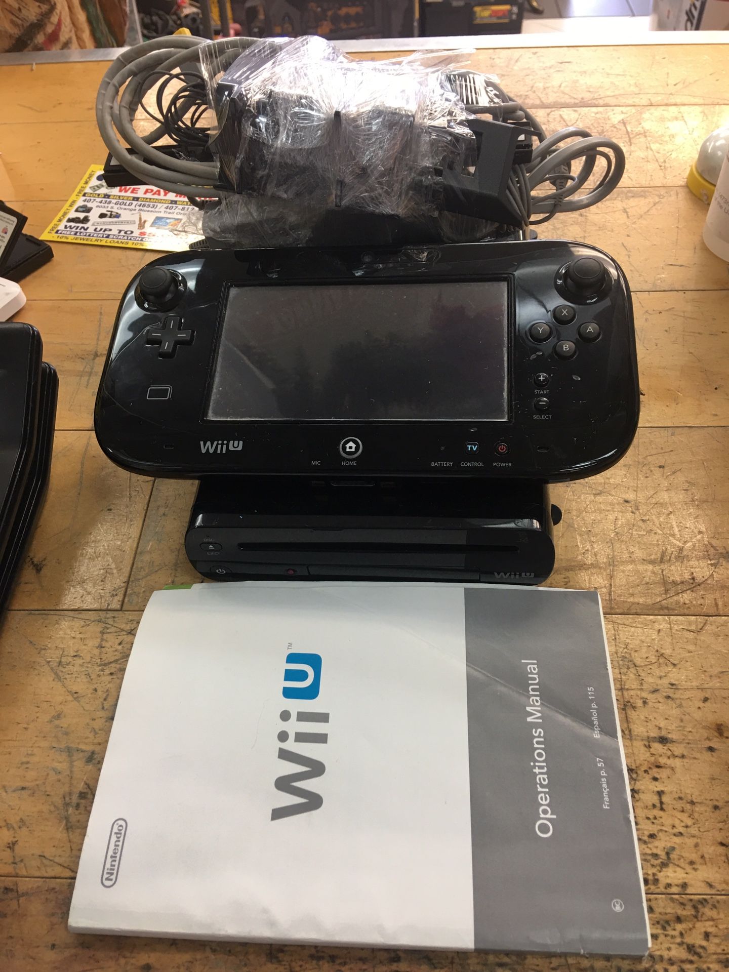 Nintendo Wii U Video Game System Console With Game pad And Cables