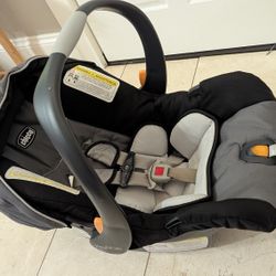 Chicco Keyfit 30 Car Seat & 2 Bases