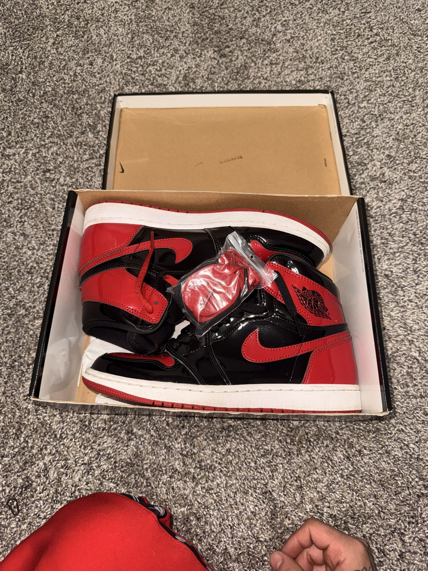 Air Jordan 1 Retro High OG 'Patent Bred' 9