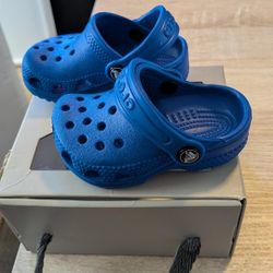 Size 2-3 Blue Crocs