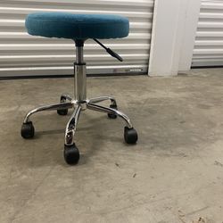 Height adjustable stool
