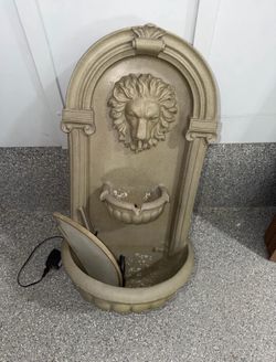 Elegant Lion Head Wall Fountain