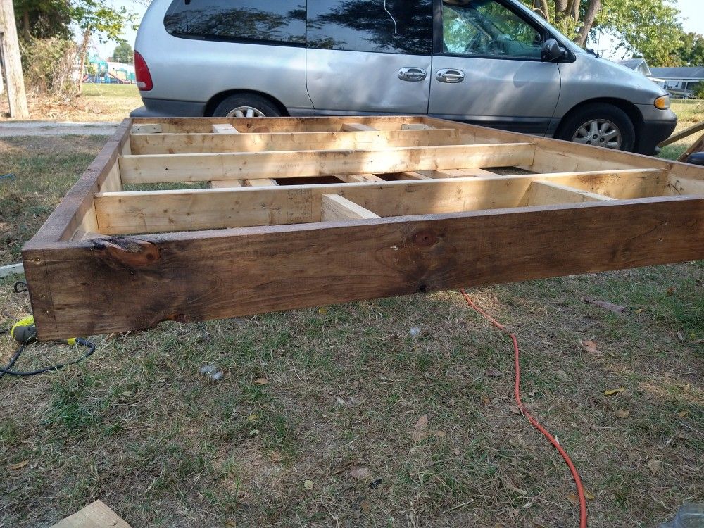 Floating platform bed frame