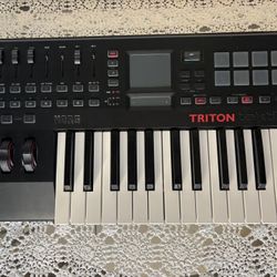 Korg Triton Taktile 25 MIDI Keyboard Controller – Pads & Touch Pad