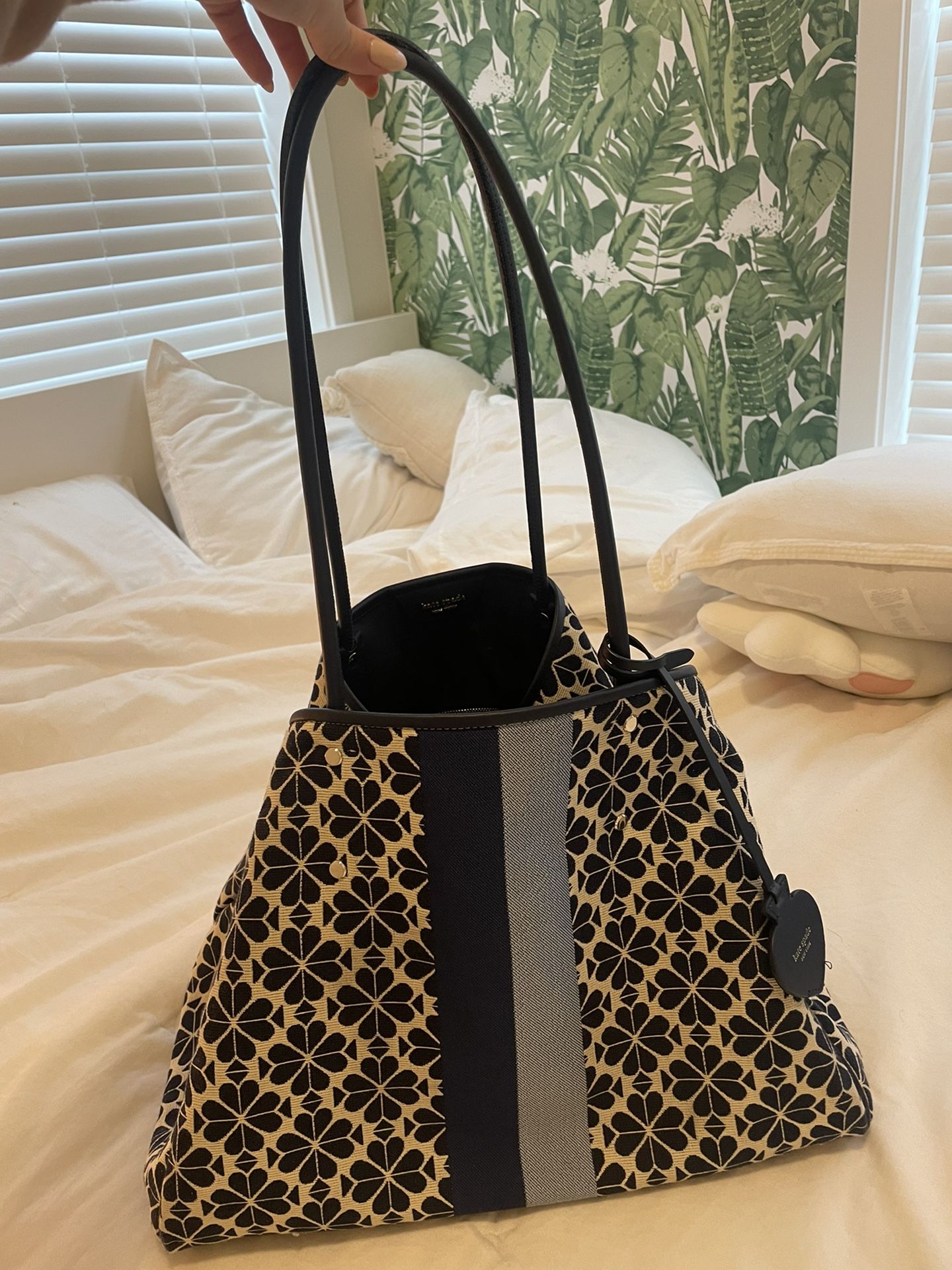 Kate Spade bag. Spade flower jacquard stripe everything medium tote. 