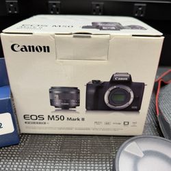 Canon EOS M50 Mark I I / 2 Extra Batteries / K&F Filter
