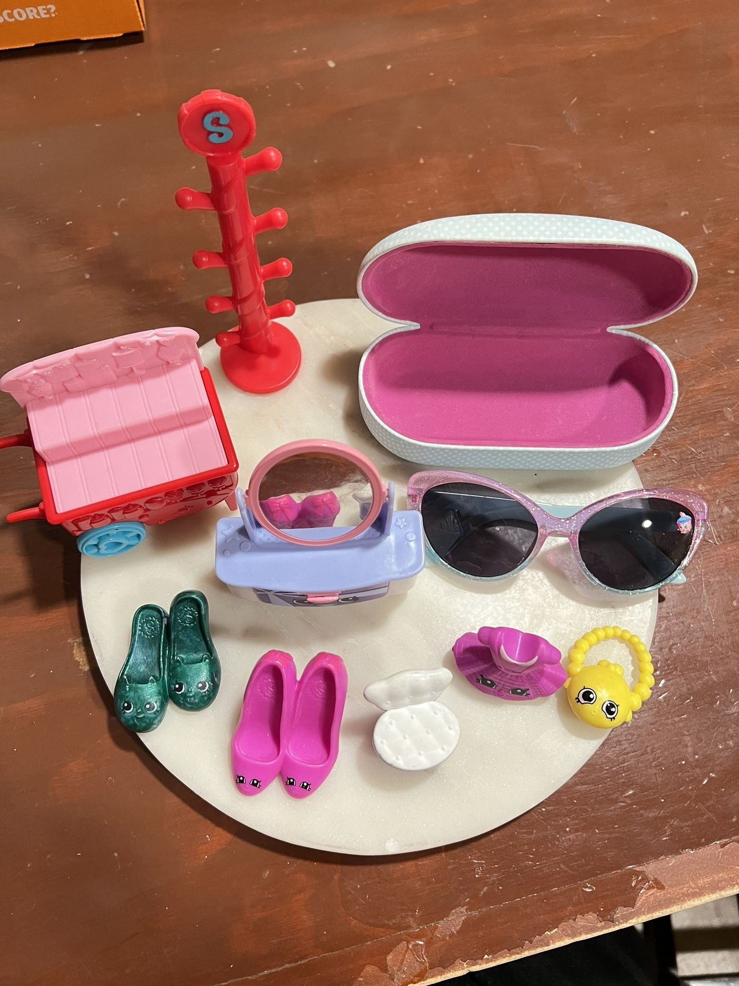 Shopkins Figures Play set !
