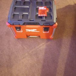Milwaukee Packout Rolling Tool Box Built To Last .Will Hold 10 Tools 