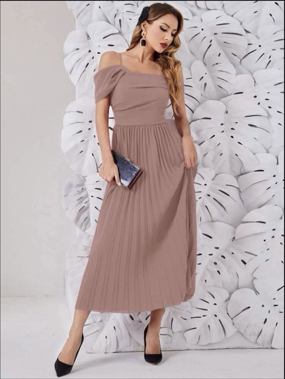 Bridesmaid‘s wedding dress