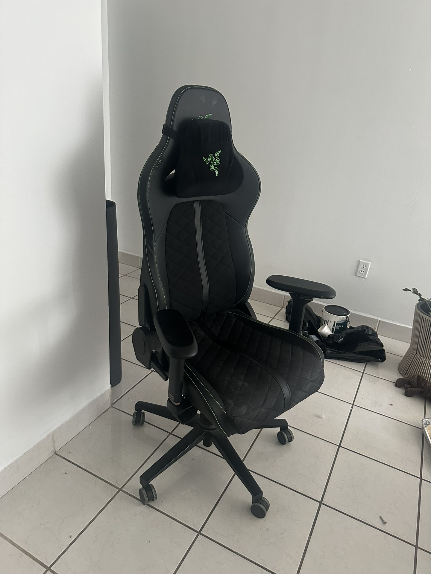 Razor Gaming Chair for Sale in Miami, FL - OfferUp