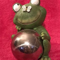 Resin 8.5” Garden Yard Frog with Gazing Ball NEW!