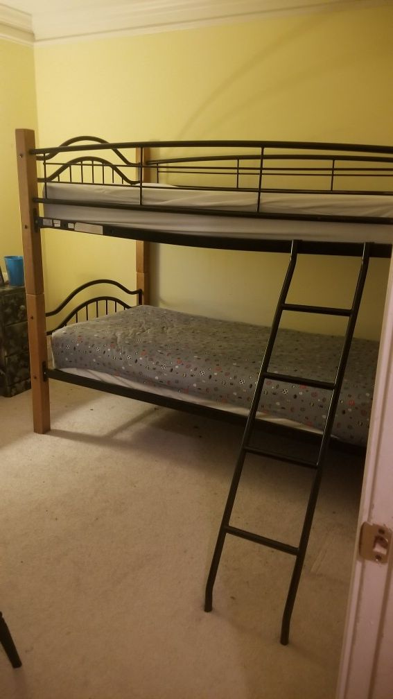 Twin metal & wood bunk bed