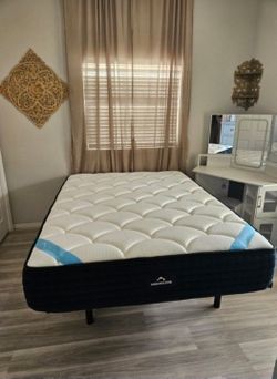 NEW  QUEEN MATTRESS 