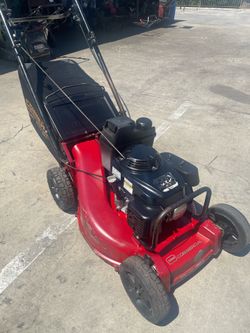 TORO Commercial Lawnmower with Honda Motor