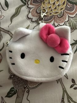 HELLO KITTY COIN POUCH🤍