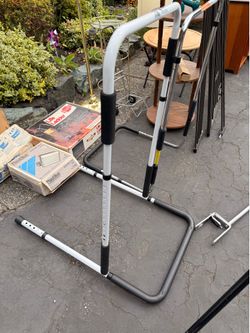 Height adjustable bed hand rail