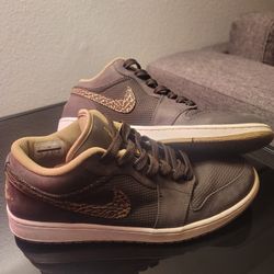 Jordan 1 Low SE Dark Cinder Safari Print
