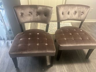 2 Beautiful comfy chairs