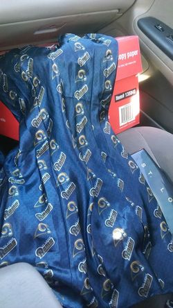 Rams dress size L