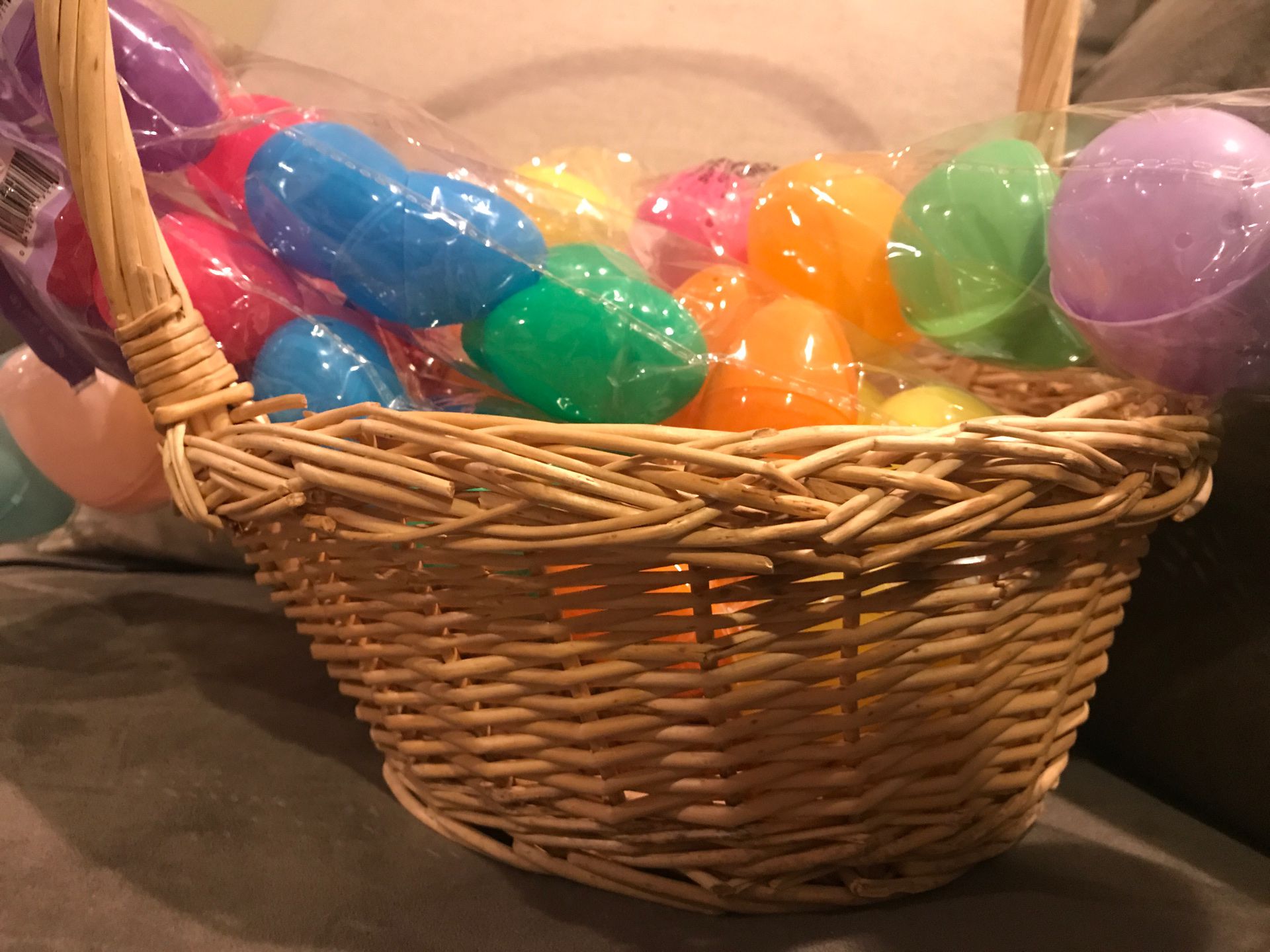 Easter Basket 🧺 with Plastic Eggs to Fill - Canasta con Huevitos Para rellenar