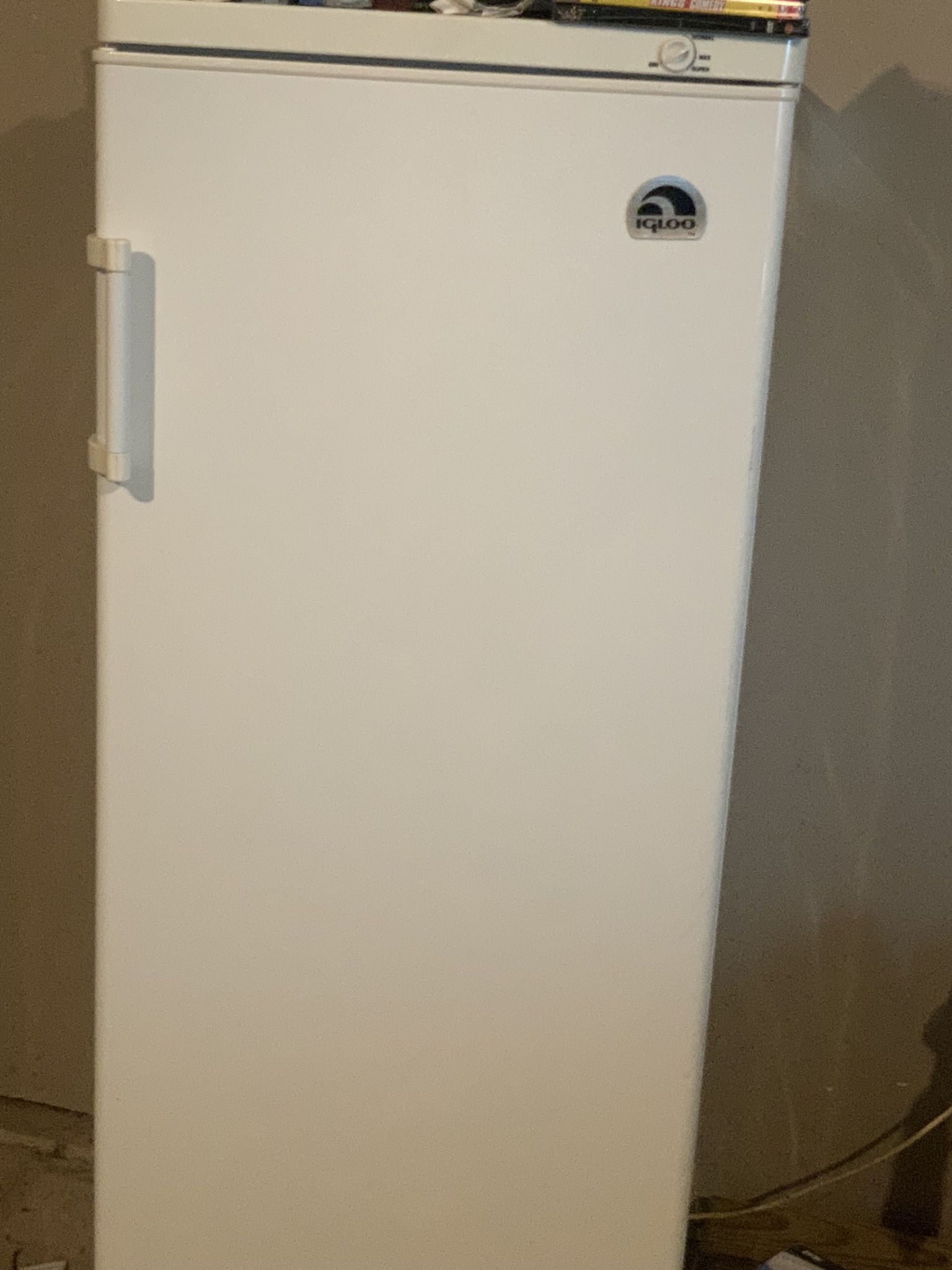 IGLOO 6.5 CU FT. UPRIGHT FREEZER