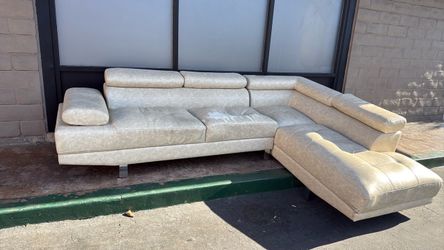 Free sectional 92109 Garnet Ave
