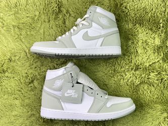 Jordan 1 Seafoam Size 12W ( 10.5M )