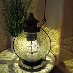 $19 Great Metal Solar Garden Lantern. Beautiful Reflections 11"x 8"
