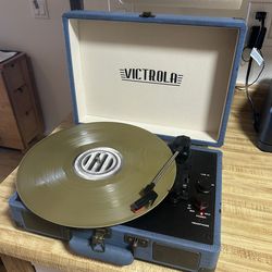Victrola Bluetooth Suitcase Record Player – Blue