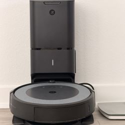 iRobot Roomba i4+ Robot Vacuum with Clean Base (Self-Emptying)