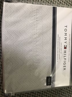 Brand new TOMMY HILFIGER TWIN XL SHEET SET CHEVRON PATTERN 2 AVAILABLE DORM ROOM