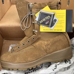 Military Surplus New in Box Belleville Steel Toe Combat Boots, 9.5 W