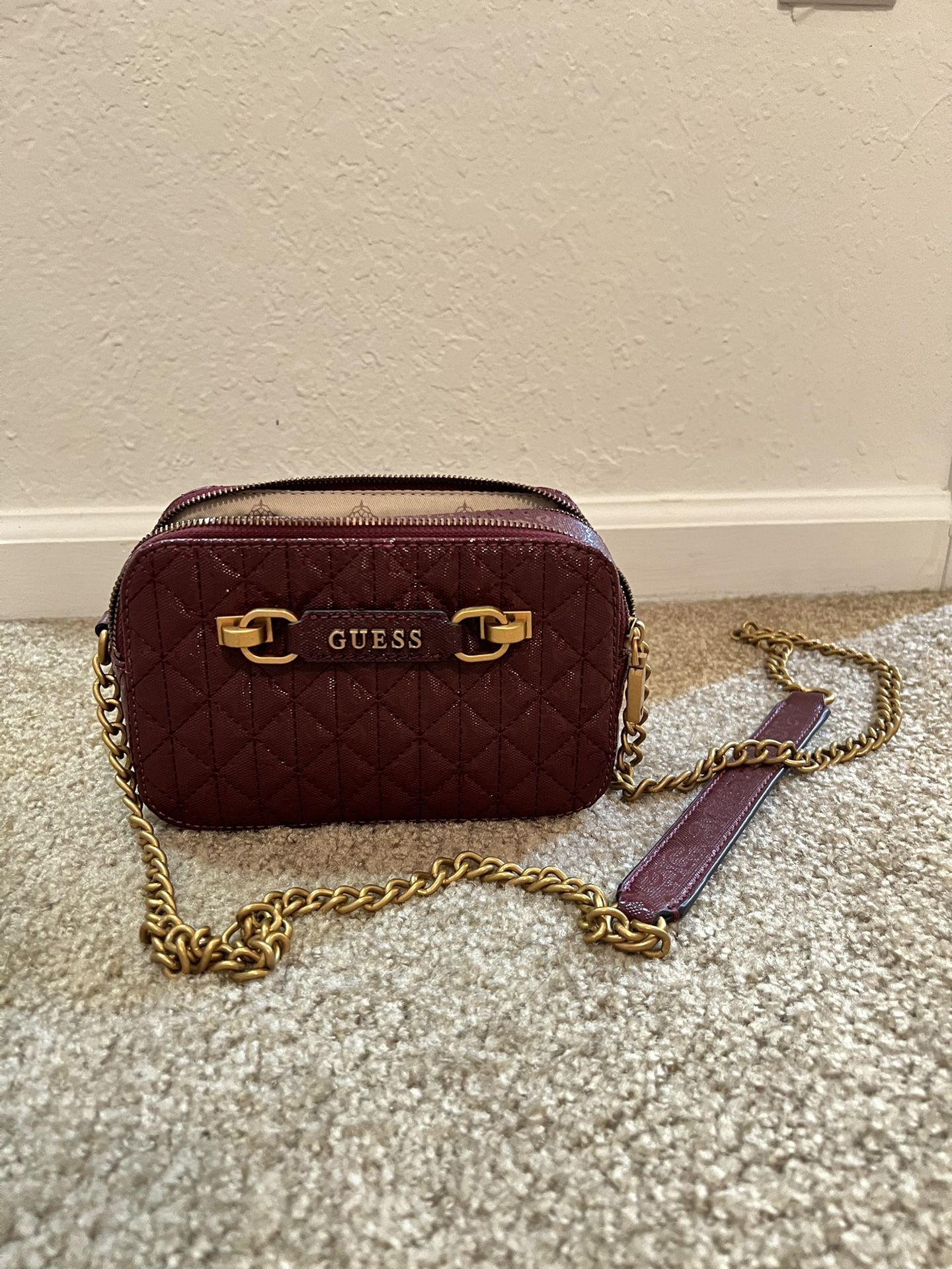 Guess crossbody purse