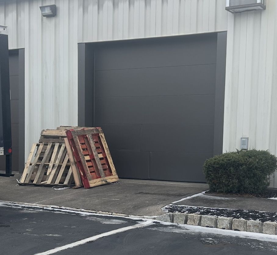 5 wood pallets - FREE
