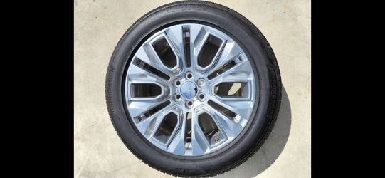 GMC Polished Alloy Wheel with Bridgestone Tire