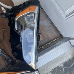 2020-22 Audi Q3 Right  HEADLIGHT 