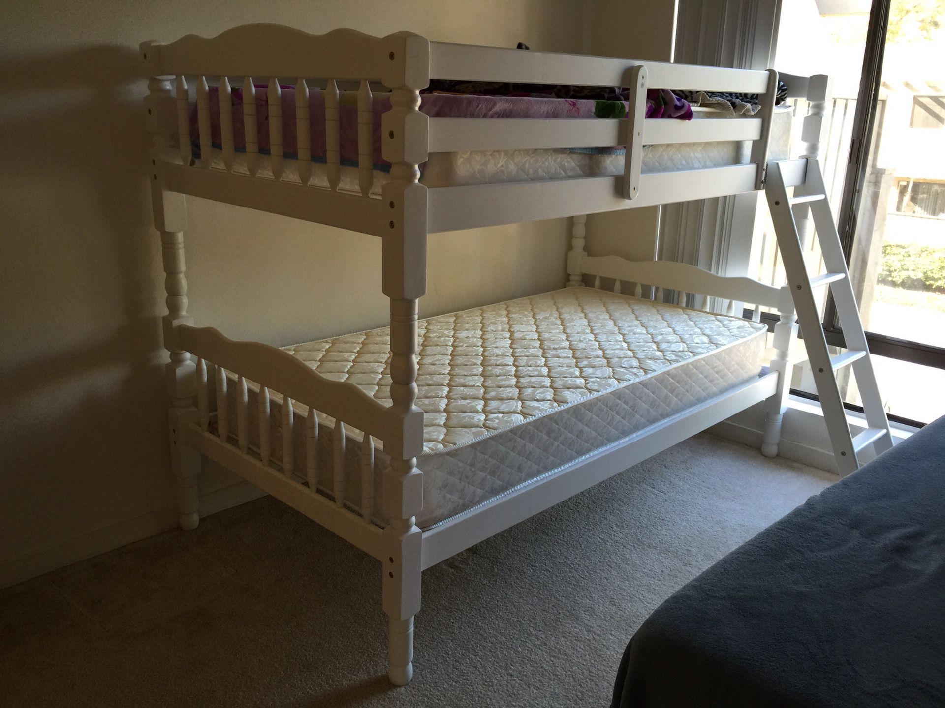 Bunk Bed Brand New w Mattresses ((Can Deliver)