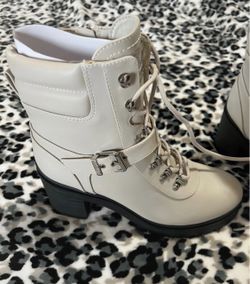 Brand New GUESS Canaly Ivory Platform Combat Boots, 9M