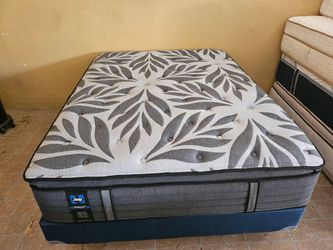 Sealy Posturpedic Queen Size Bed 🌙