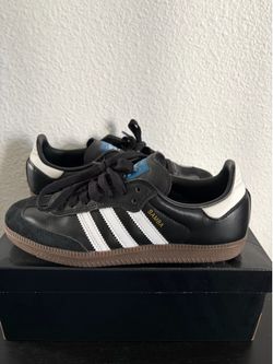 black adidas sambas